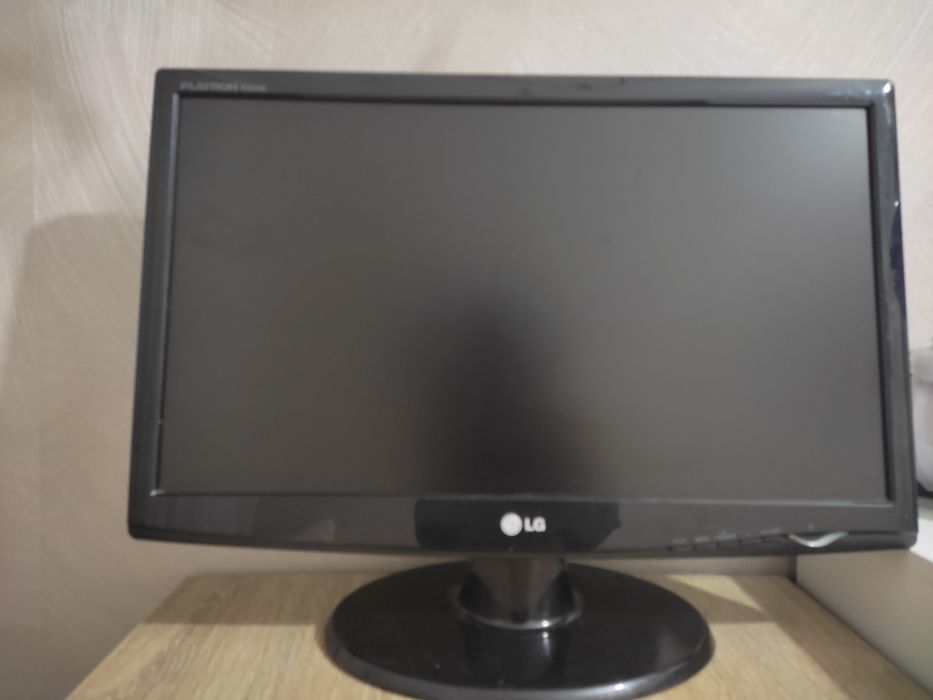 Монітор FLATRON w2243s робочий