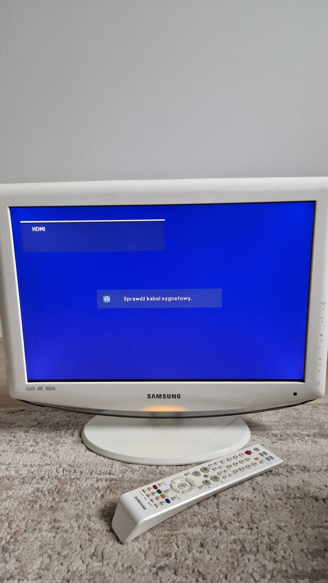 Telewizor LCD Samsung 19 cali, zadbany, biały, DVB