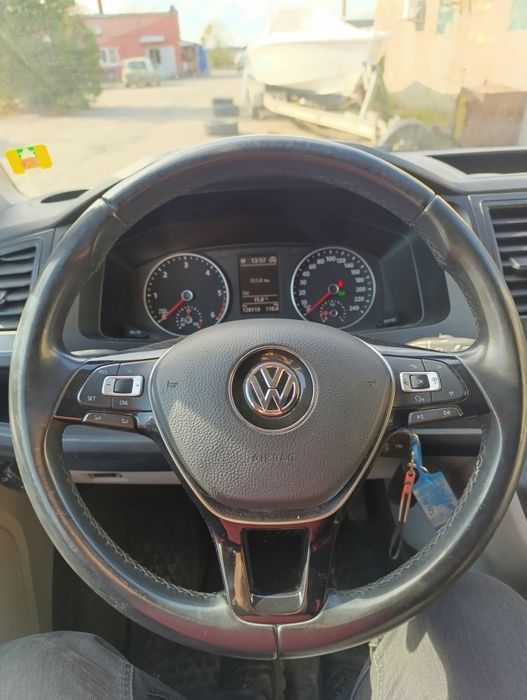 Volkswagen Transporter T 6 2017 пробег 120. Легковой-специалезированны