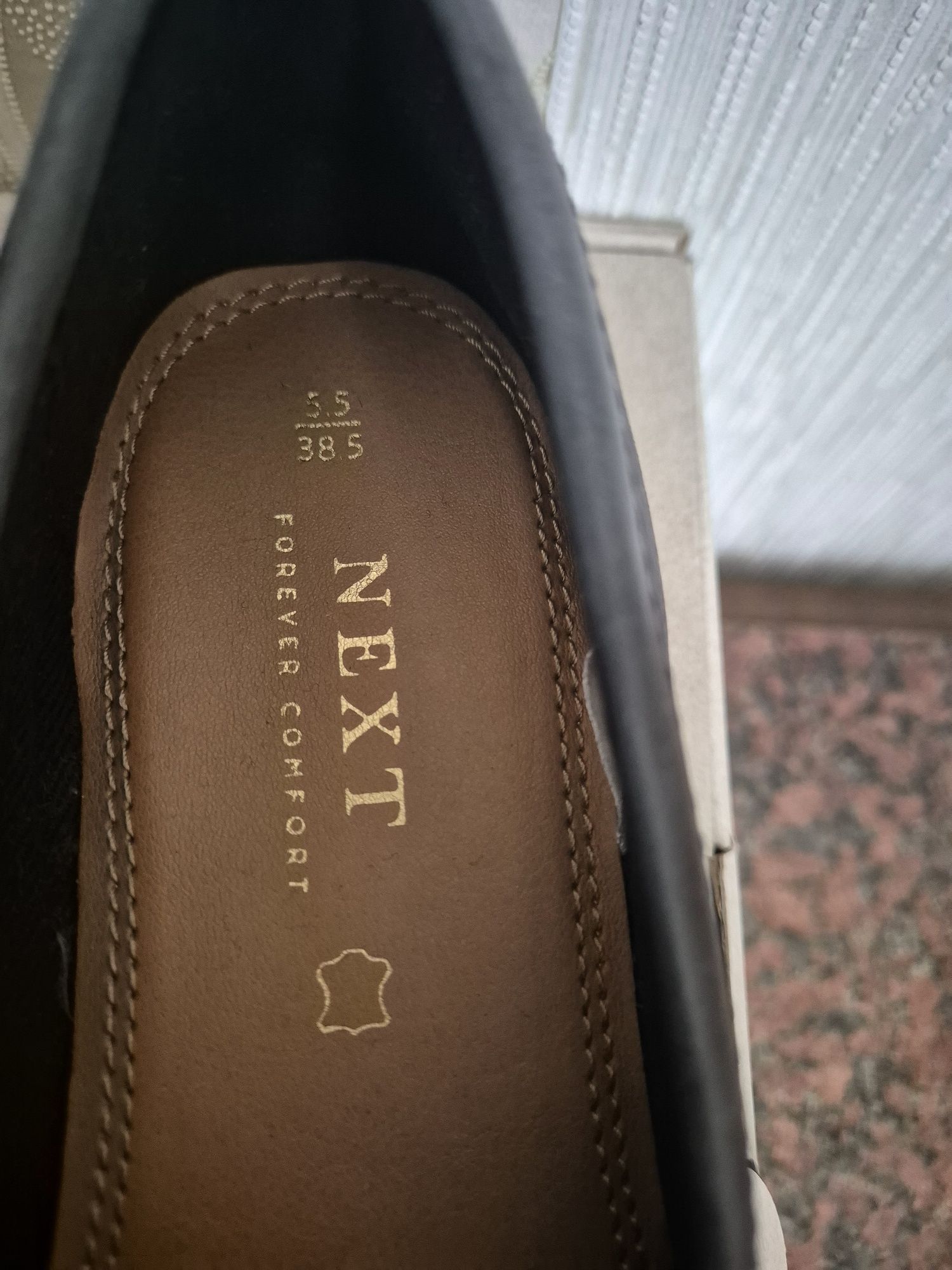 Продам жіночі лофери.