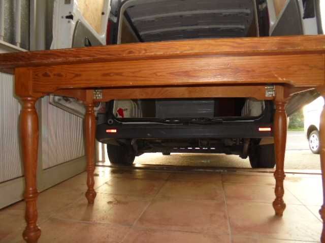 mesa de cosinha em madeira  com 1.32cm de comprido 72cm de largura