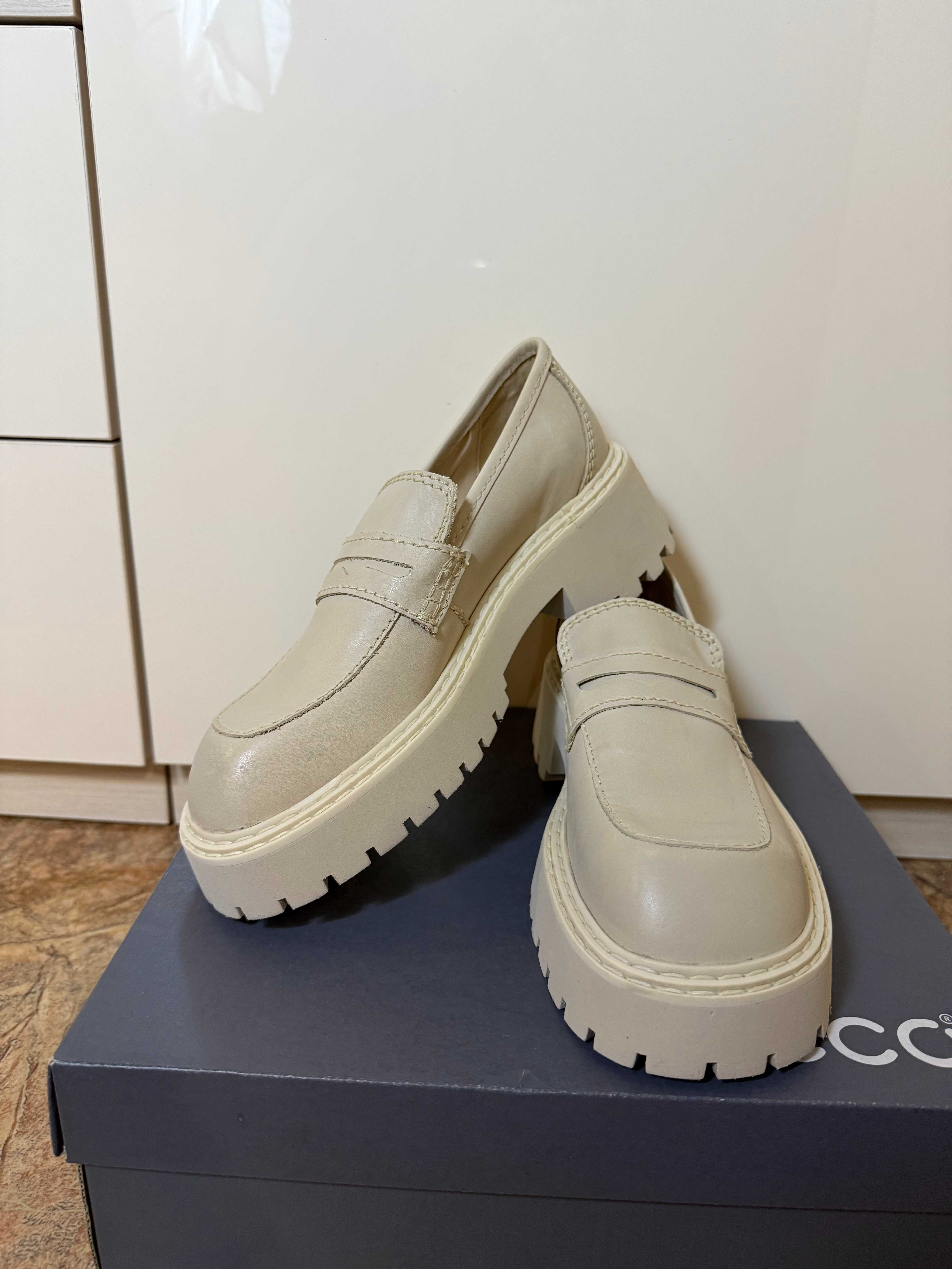 Нові лофери Mango, 39 розмір