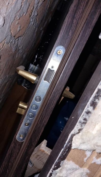 Drzwi zewnętrzne z futryną drewniane rozmiar 90 prawe