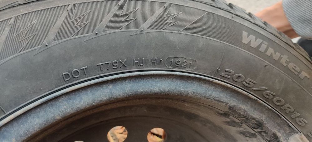 Зимня гума/зимняя резина hankook winter i*cept iz2 r16