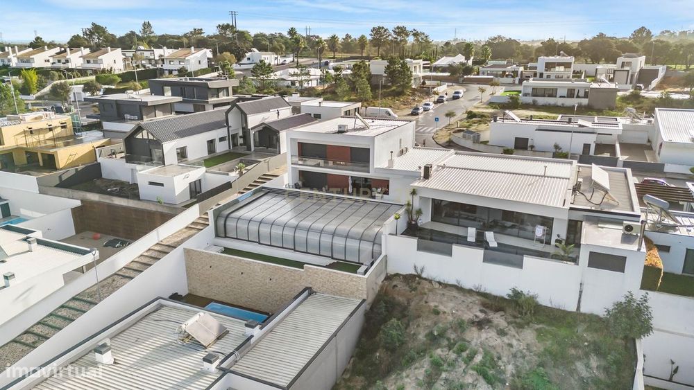 Qualidade de Vida e Bom Gosto nos Jardins de Santiago - 4 Quartos e 3