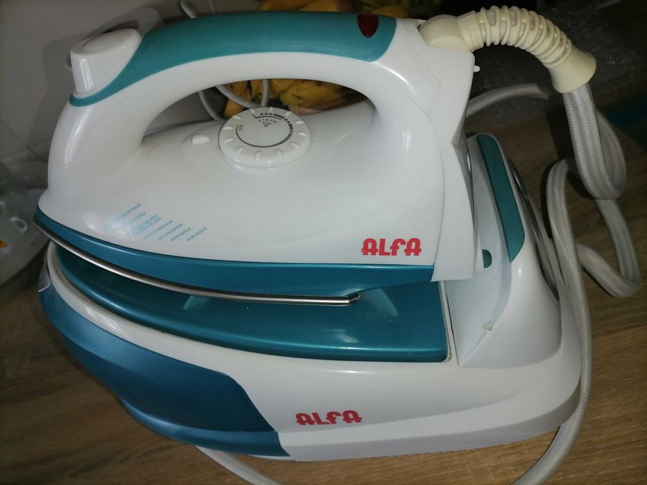 Baixa de preço. Ferro de engomar com caldeira e visor digital.secador