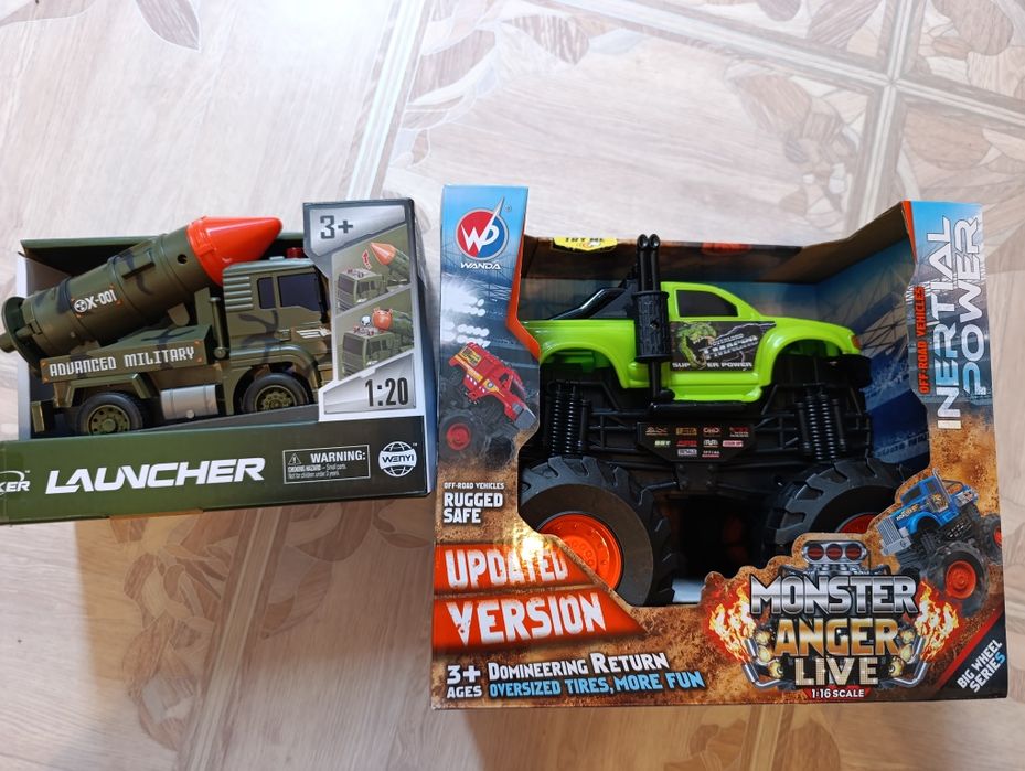 Нові машинки військова машина та монстр трак