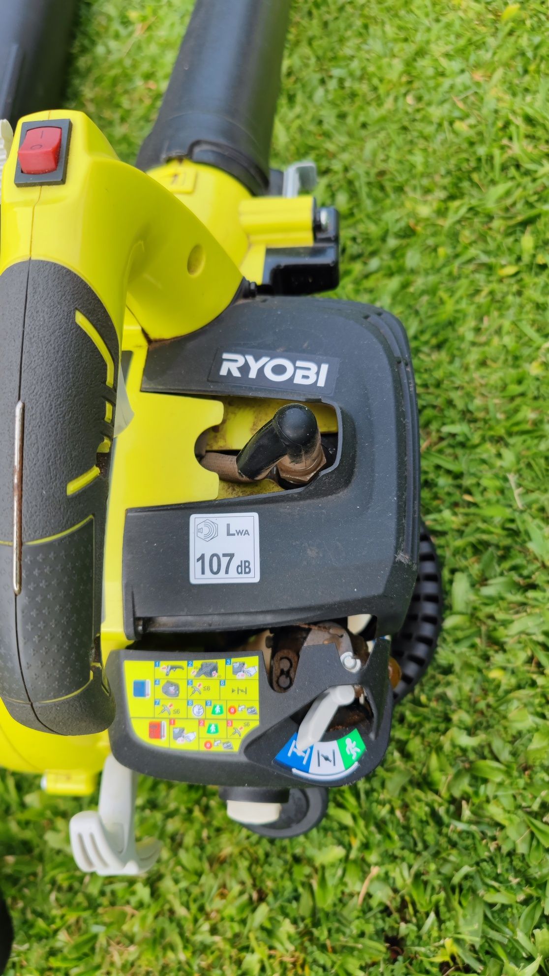 Ryobi RBV26B aspirador soprador gasolina