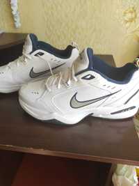 Продам чоловічі кросівки Nike Air Monarch IV