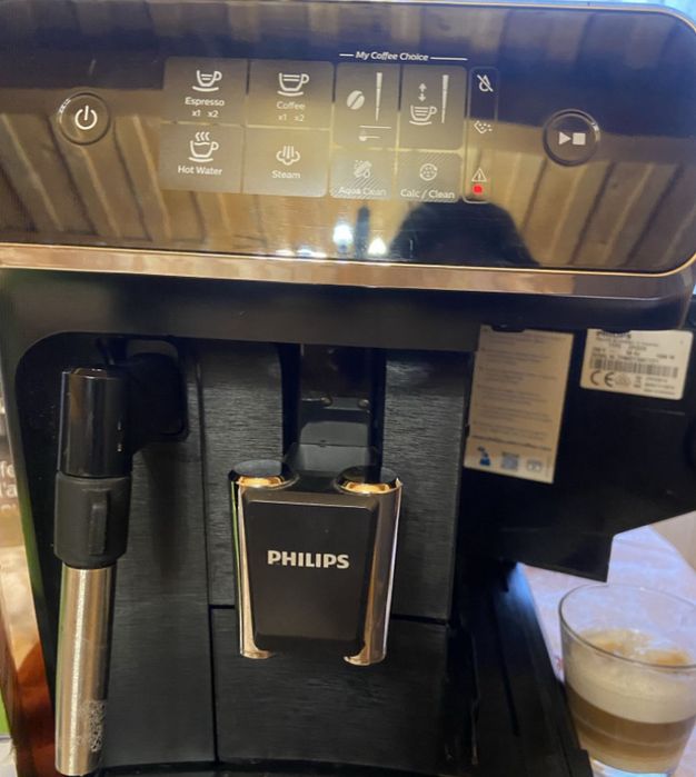 Кавомашина кофемашина 2024 рік 1,5 року Philips LatteGo EP2200