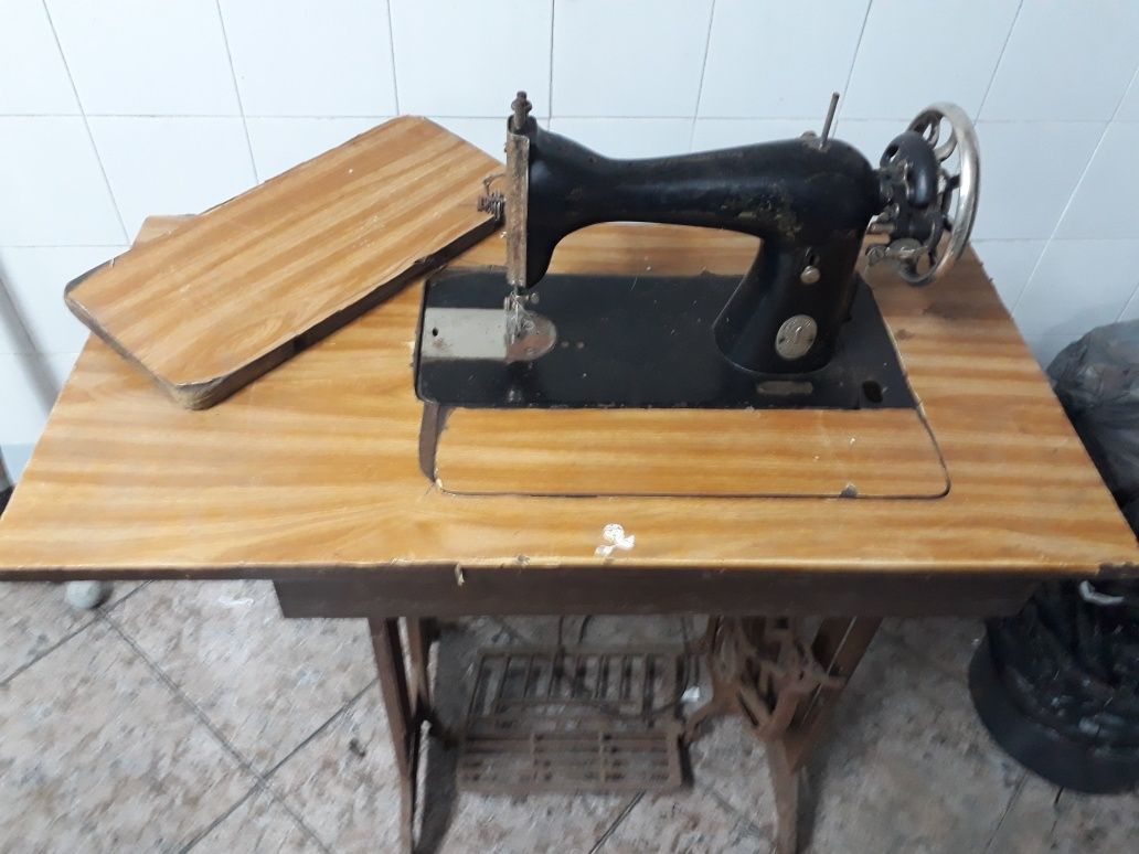 Maquina costura antiga a pedal Singer