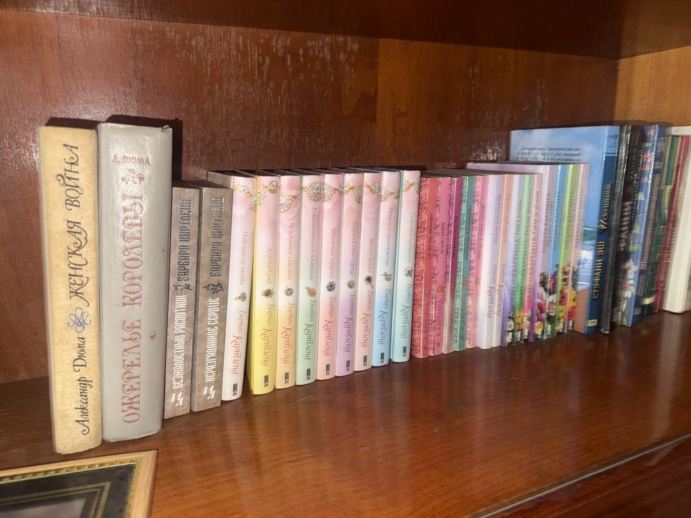 Книги романы продам оптом