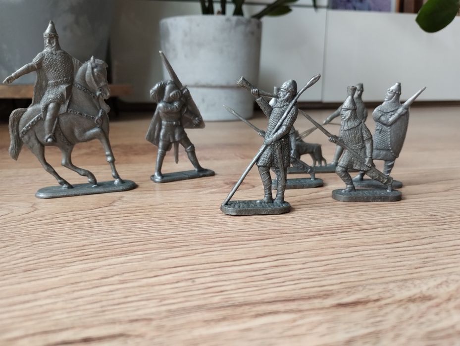 Rycerze żołnierzyki wojowie płascy kioskowce PRL