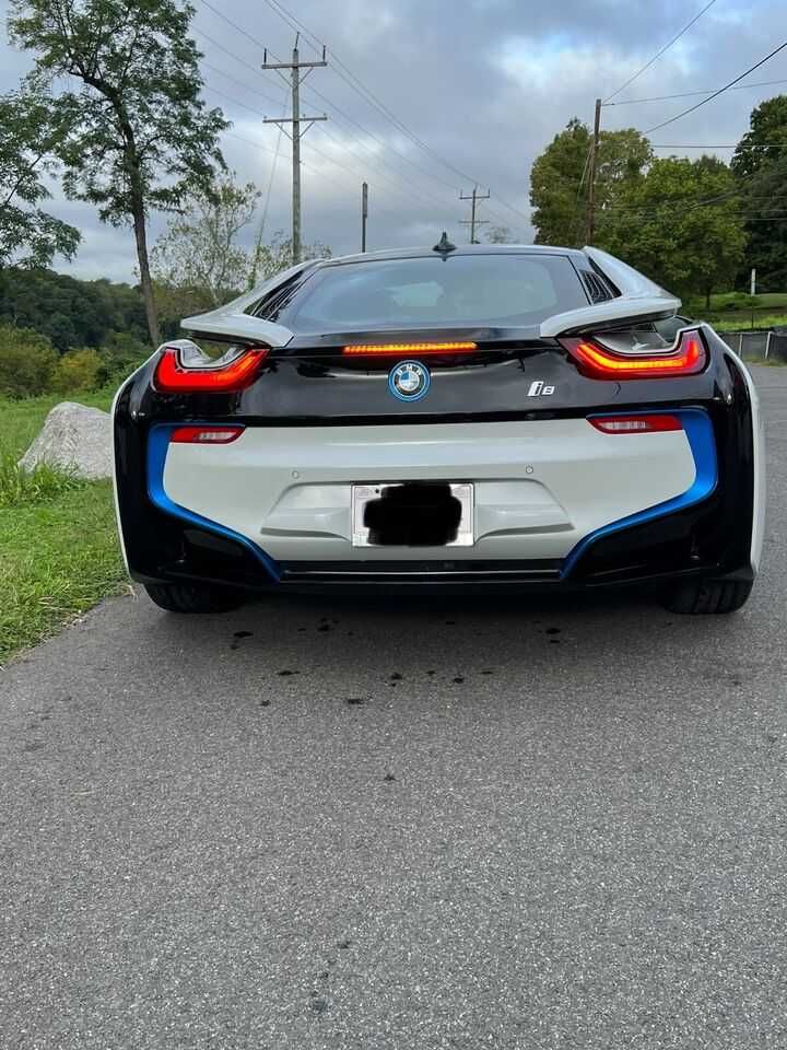 2019    BMW   i8