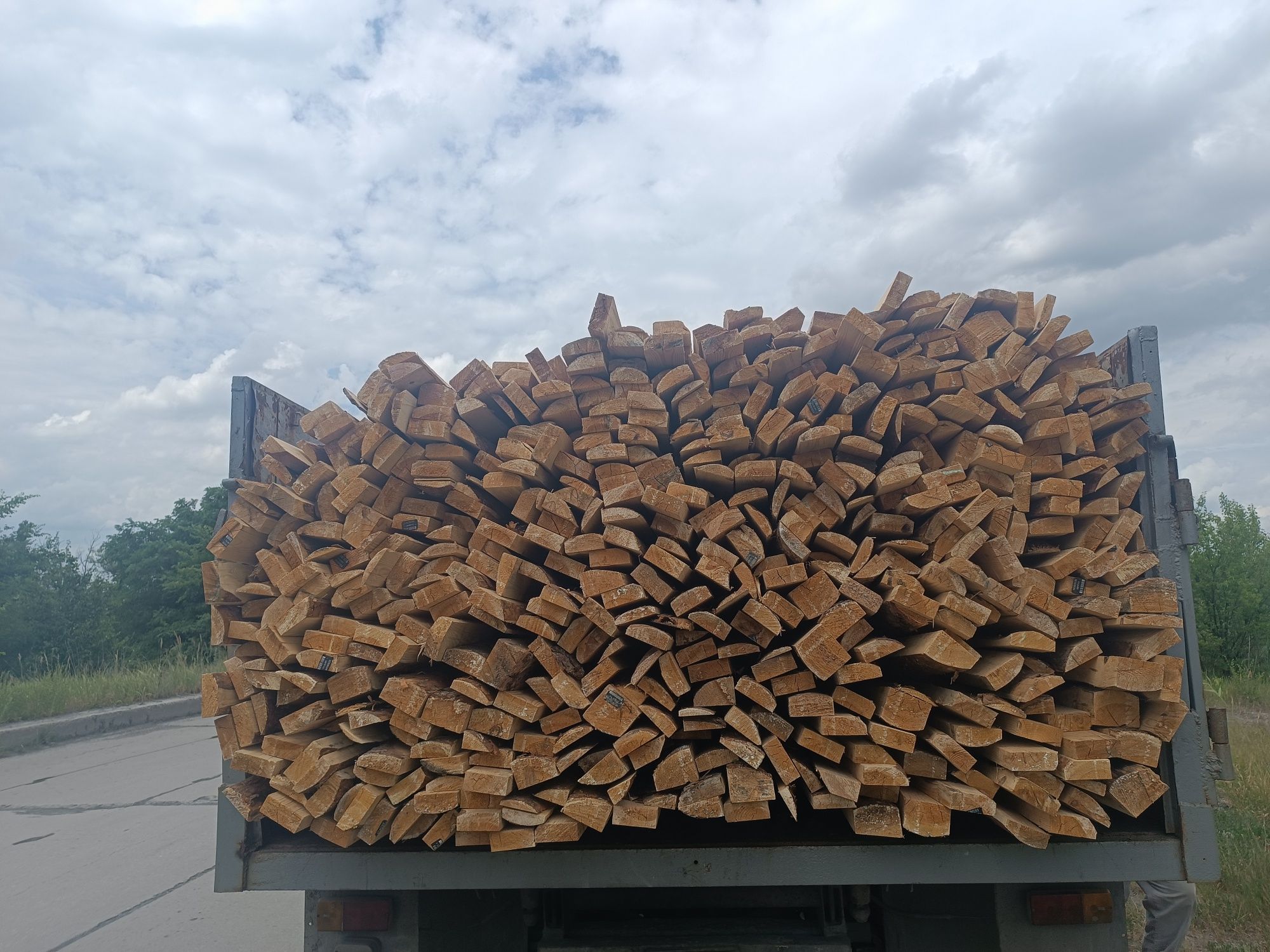 Продам дрова,щепу,горбыль,горбыльделовой,бруски