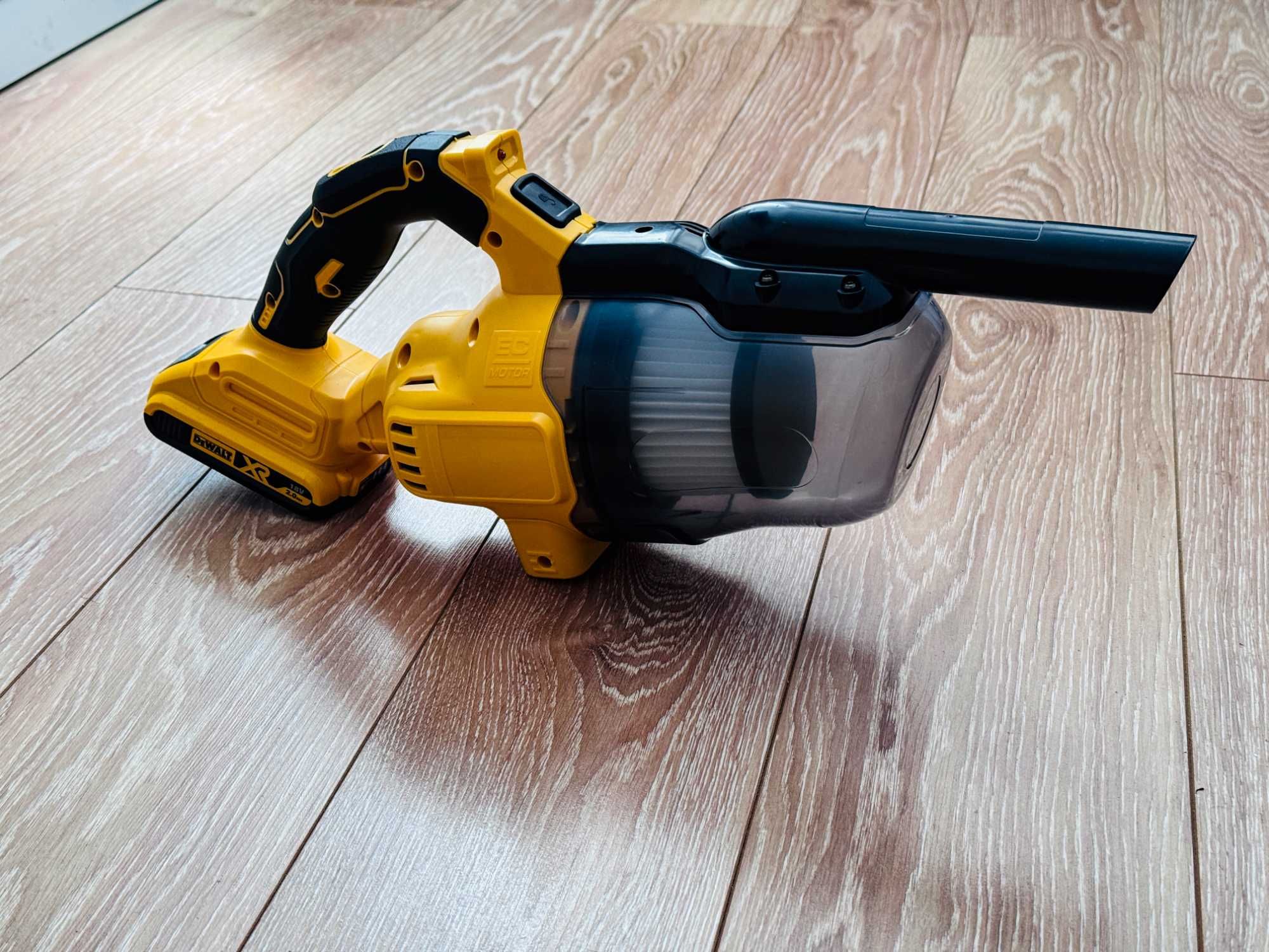 Mocny odkurzacz samochodowy 120W na baterie Dewalt XR wsuwane