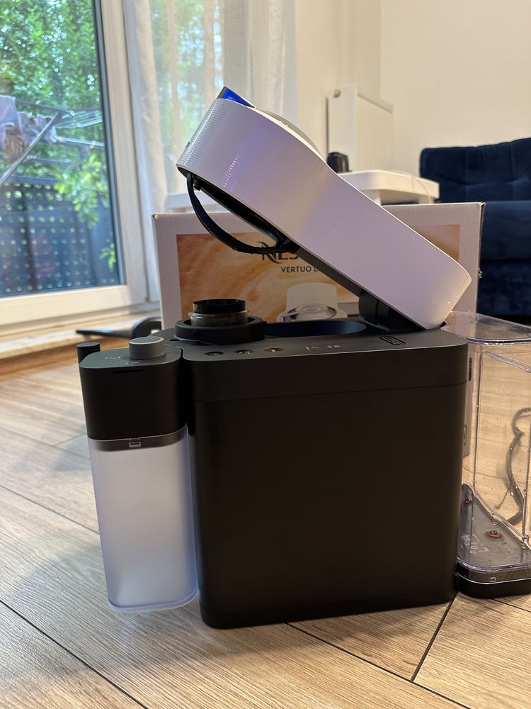 Ekspres DeLonghi Vertuo Lattissima