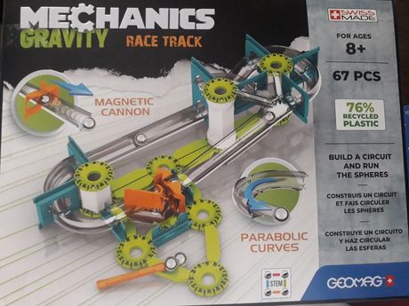 Mechanics gravity race track