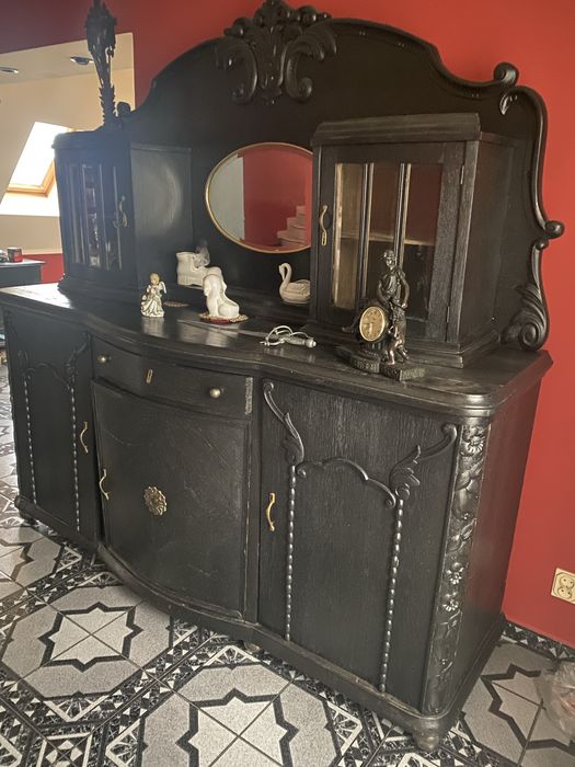 Stary antyczny czarny Kredens