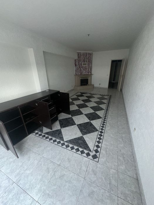 Arrrendamento - T2 na Rua Diario de Noticias