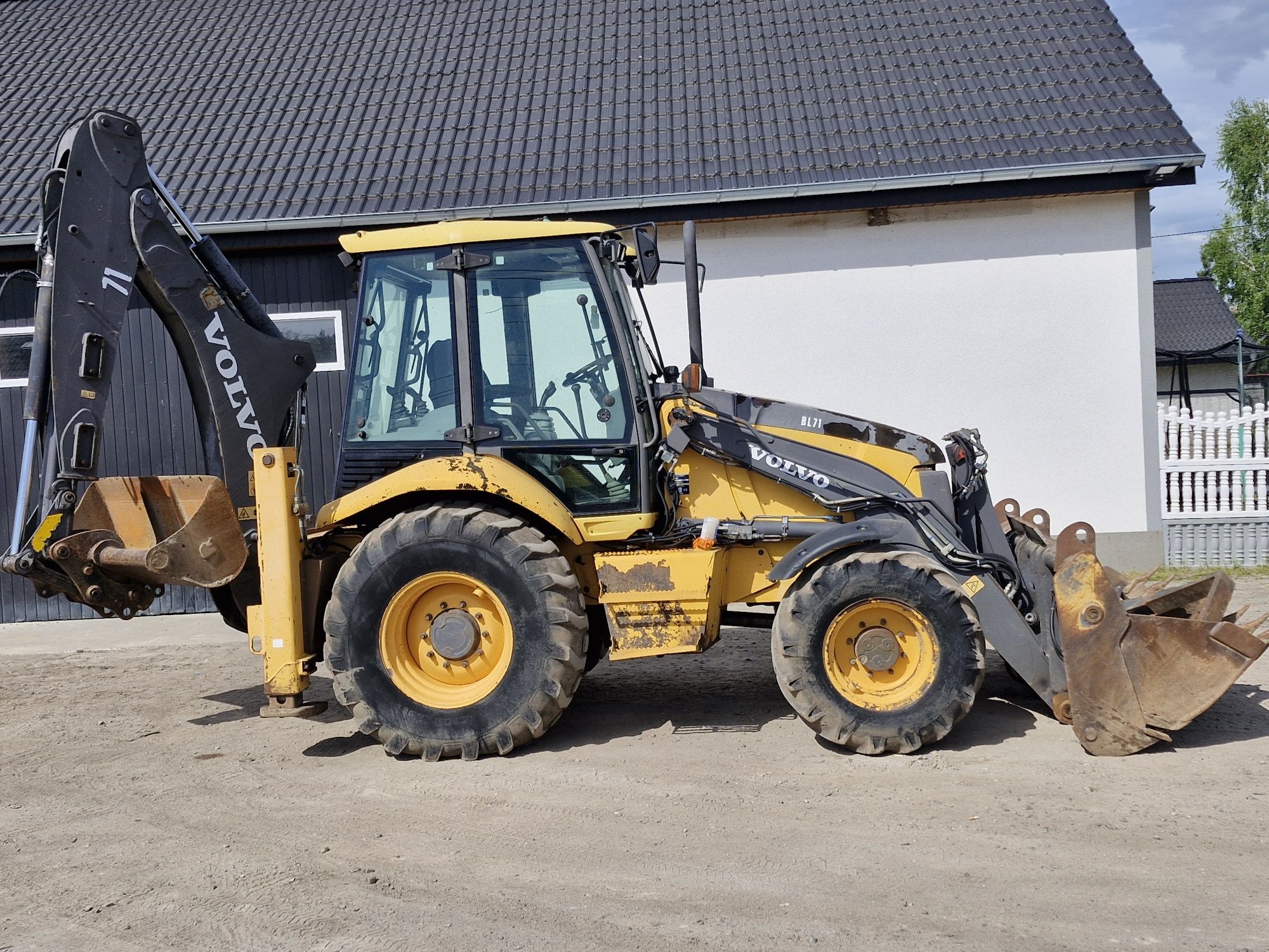 Koparko ładowarka volvo Bl71 2009r dzoistik