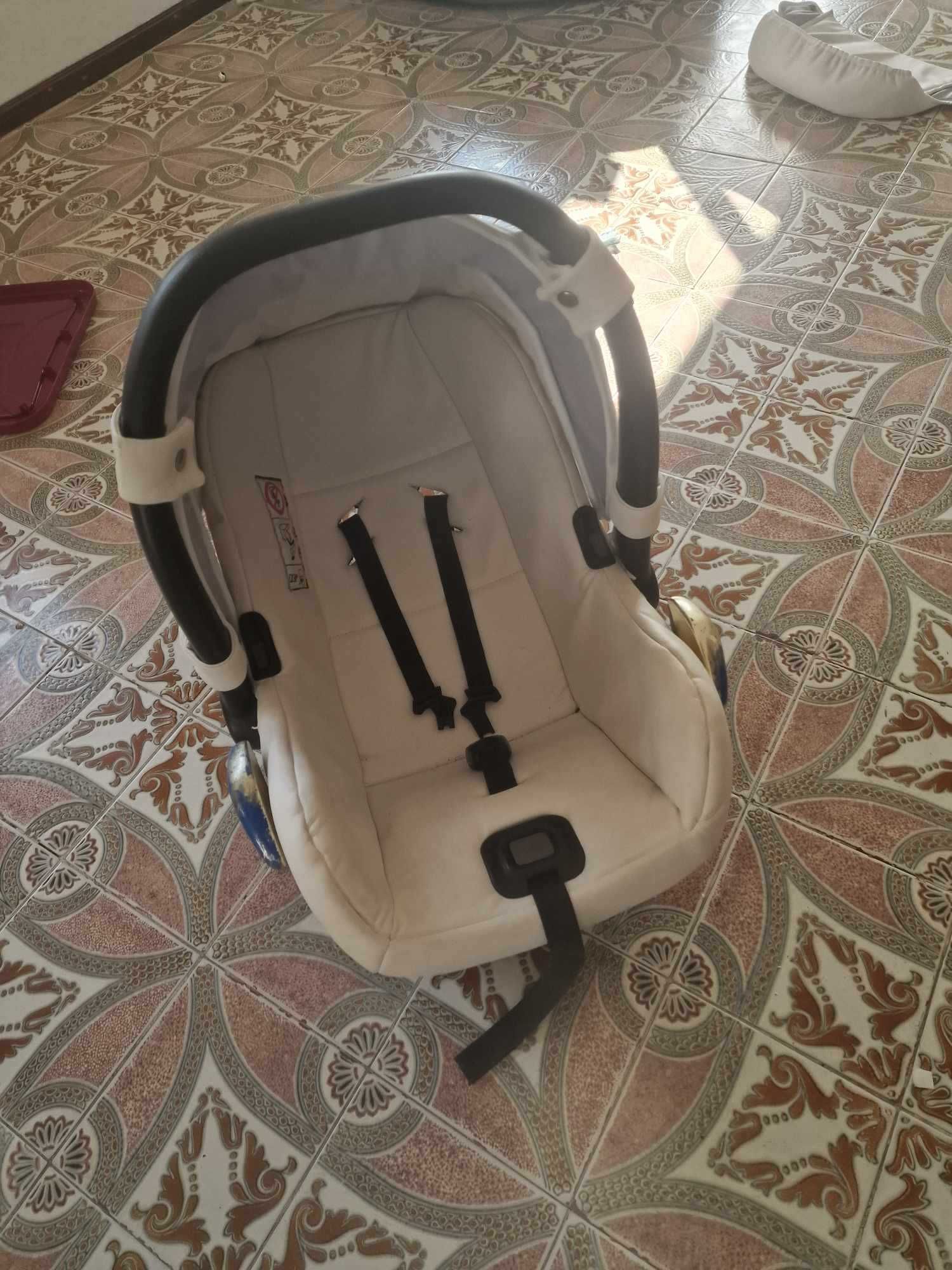 Carrinho de bebé Trio
