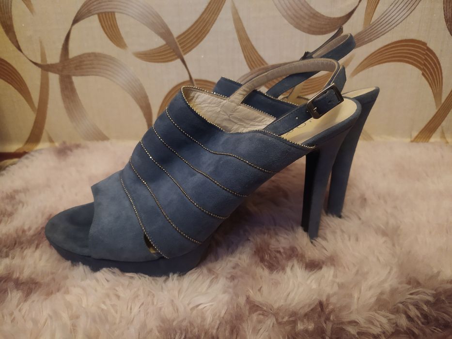 Босоніжки з натуральної замші(блідо-блакитного кольору)