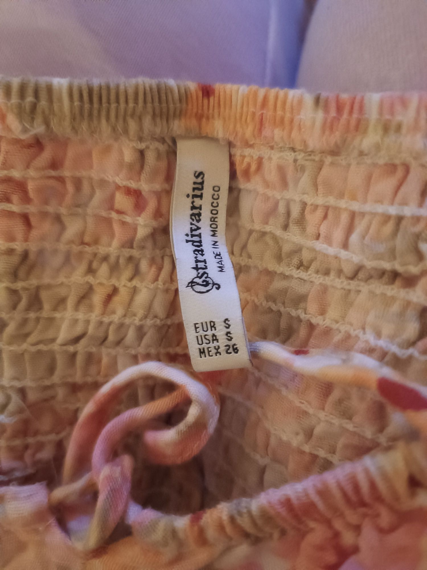 Top w kwiaty rękawy bufiaste Stradivarius