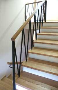 Balustrady, schody drewniane, stopnie, trepy, z montażem lub bez