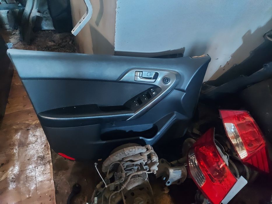 Двері двери кіа cerato-forte,кіа церато,форте2009-2012