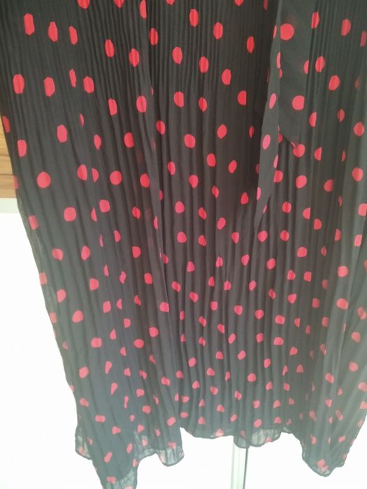 Luźna plisowana sukienka w grochy F&F rozm.44