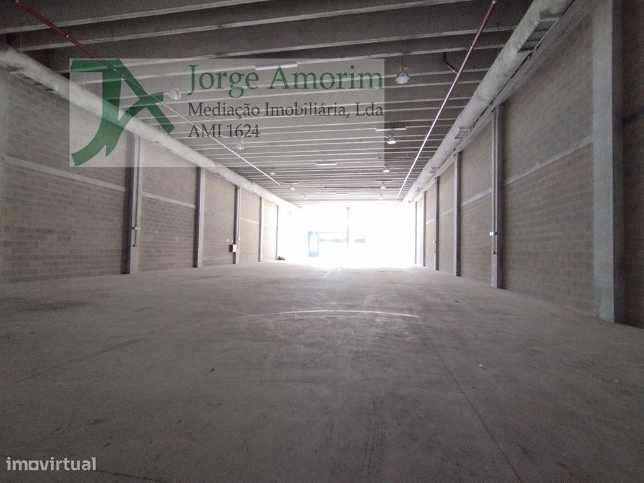 Armazém 1500 m2. Acesso a tir. Excelente parque