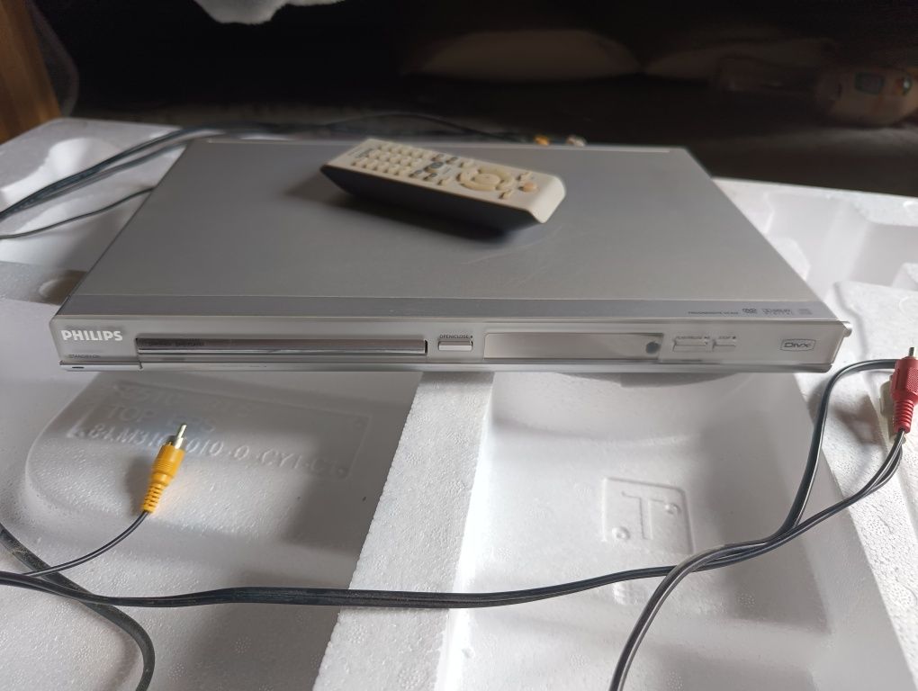 Dvd Philips plus okablowanie i pilot