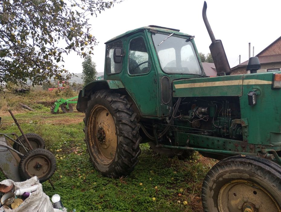 Трактор ЮМЗ на стартері