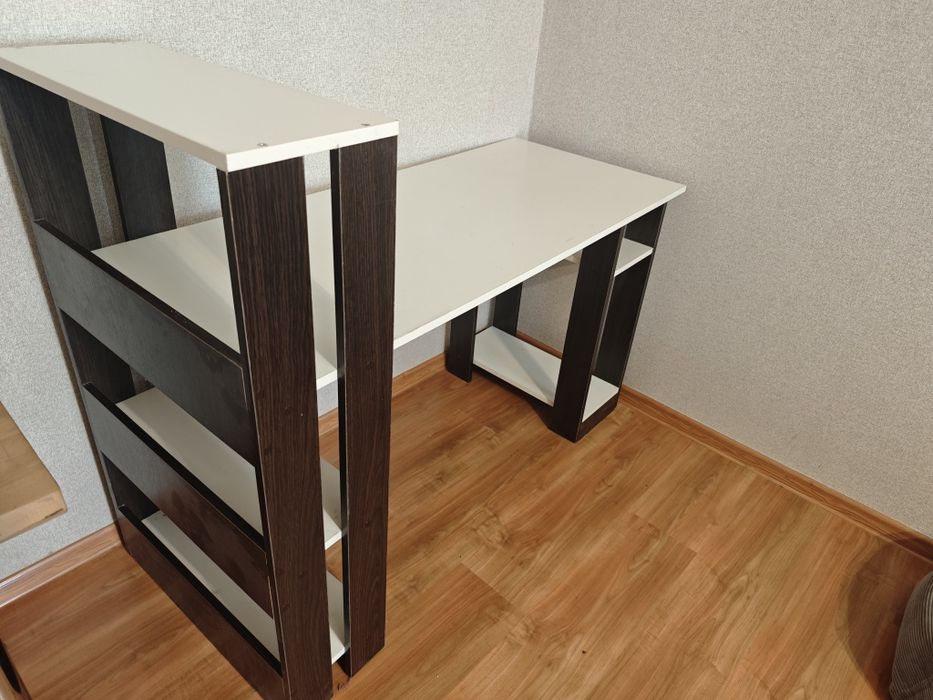 Стол компьютерный полноразмерный