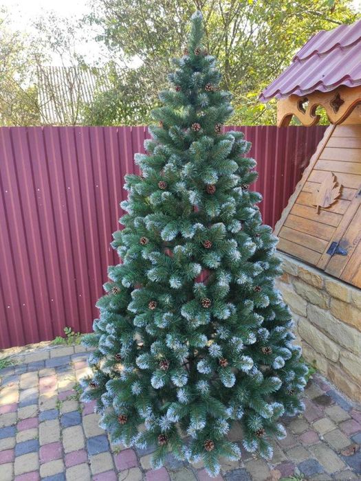 Ялинка штучна " Королева з білими кінчиками та шишками