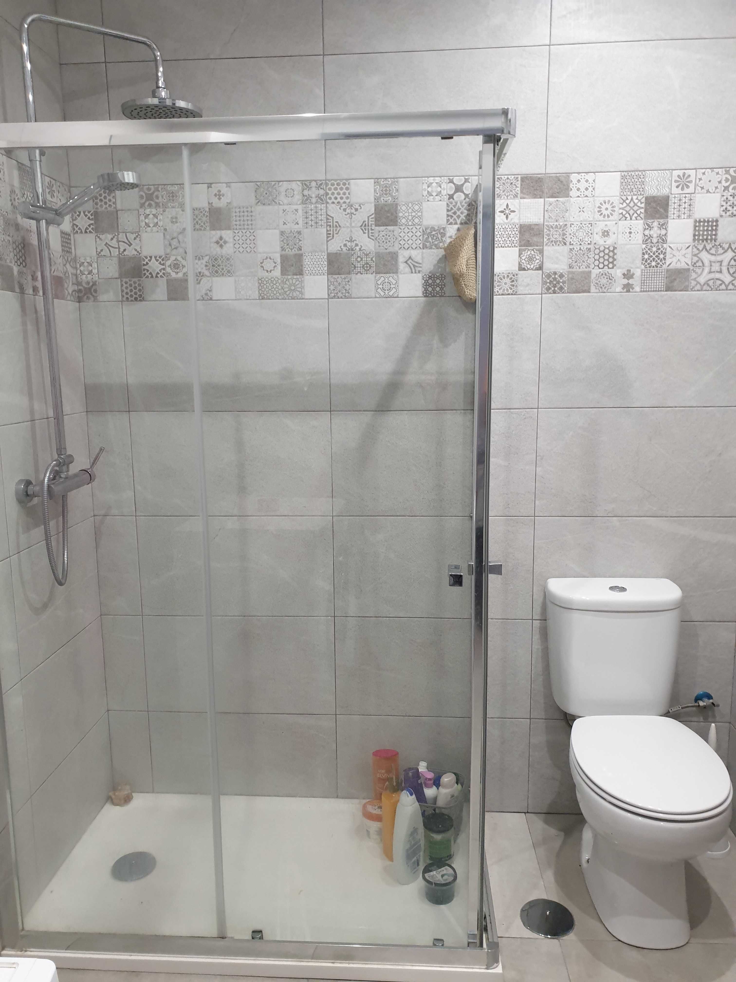 Quartos por aluguar numa moradia em Aroeira / Charneca de caparica