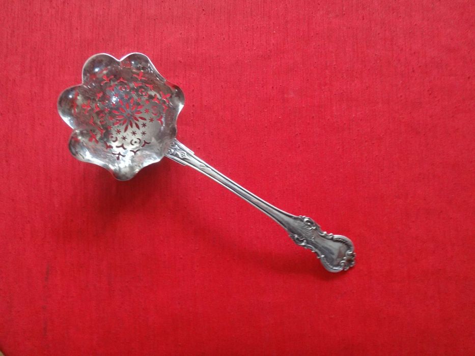 Srebrna łyżka ażurowa