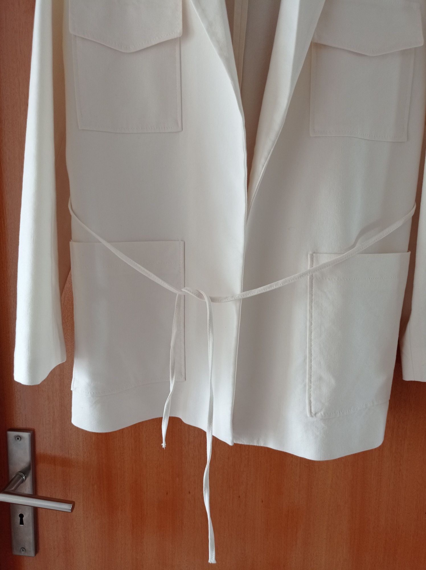 Casaco branco sujo Mango