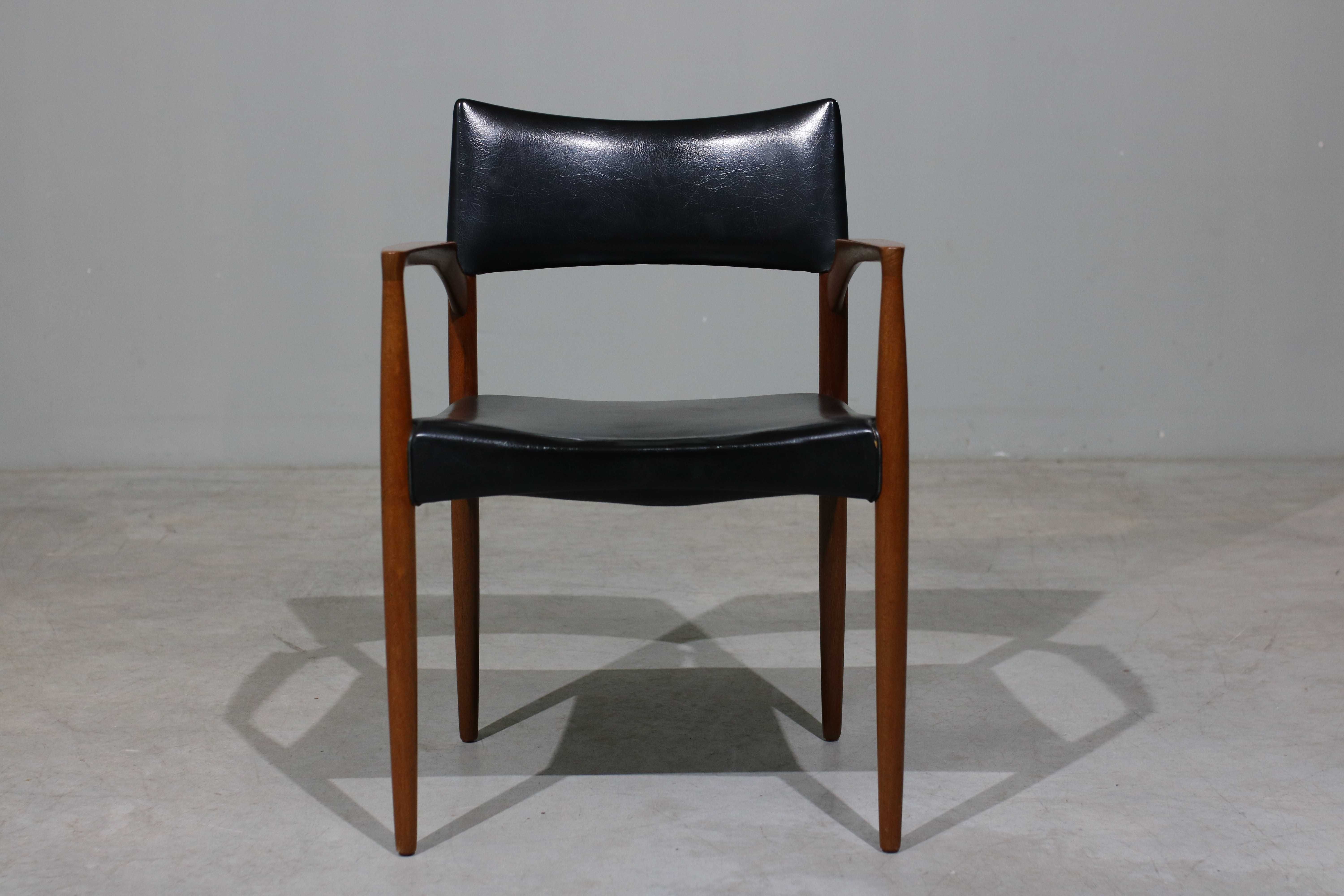Cadeirão E. Larsen & A. B Madsen em teca | Design Interiores