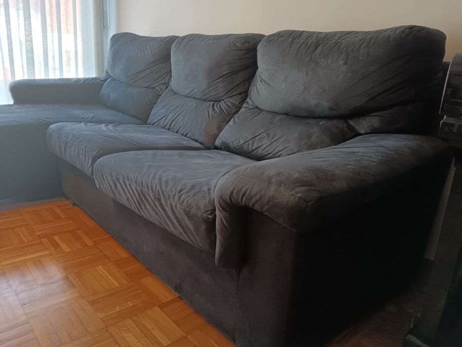 Sofá com chaise longe usado