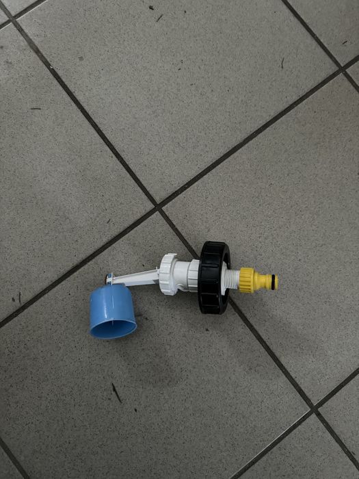 Plywak do zbiornika na wode czysta do przyczepy kampingowej