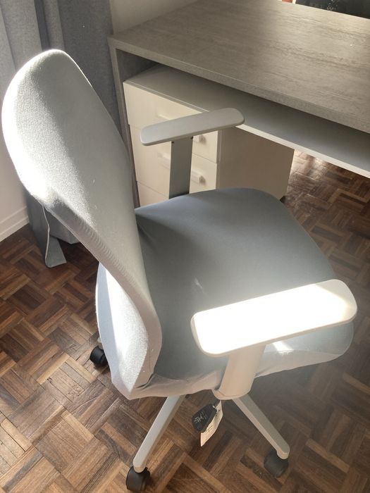 Secretária + Cadeira