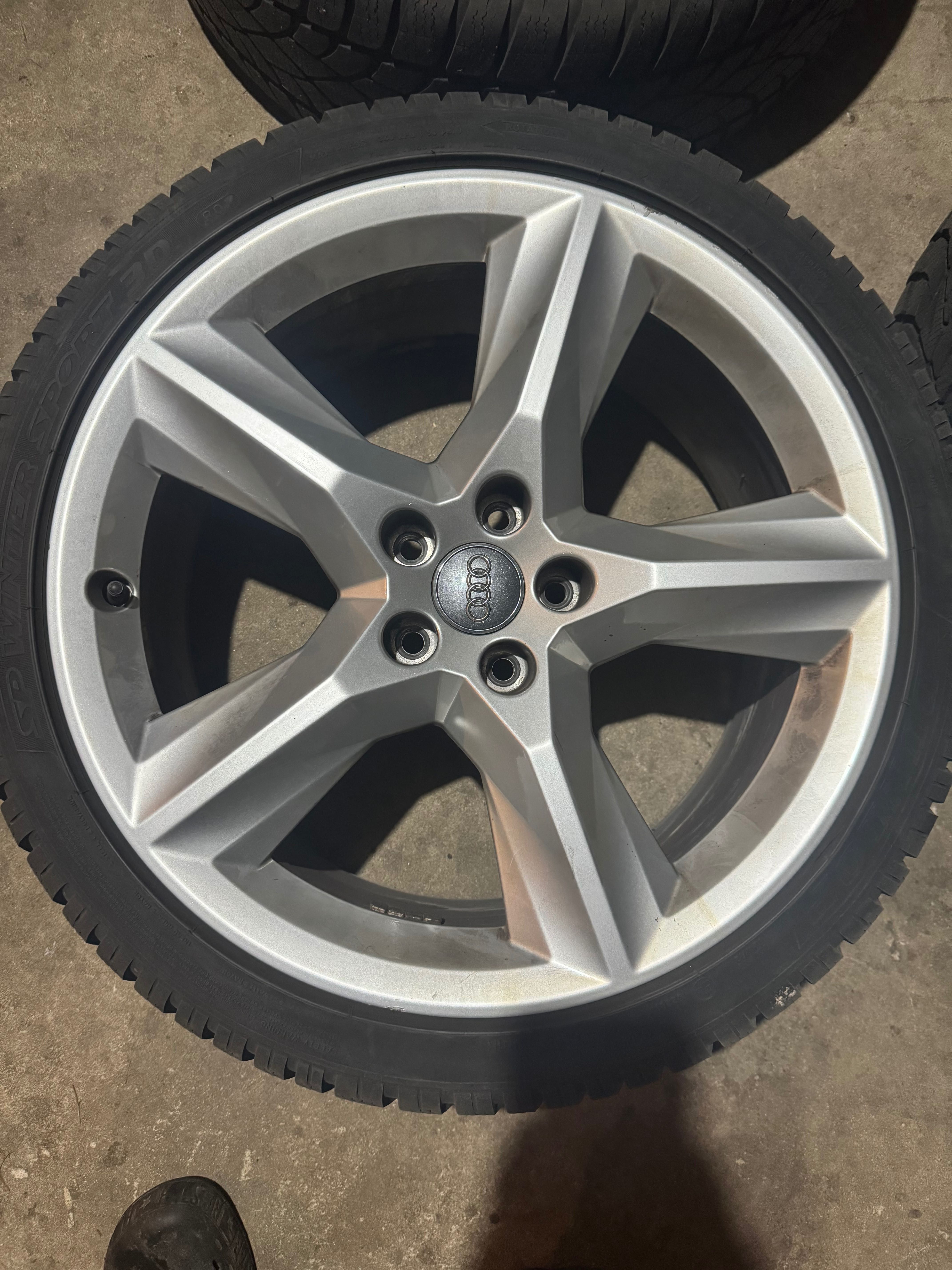 Sprzedam oryginalne koła 19 cali a5 f5 opony dunlop