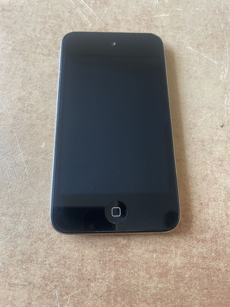 IPod touch 4 , 32gb A1367
