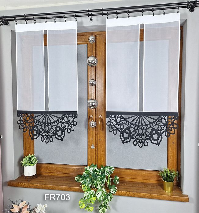 Firany Panelowe – Zestaw 2 Paneli Z Czarnym Ażurem – Fr703 - 95Cm