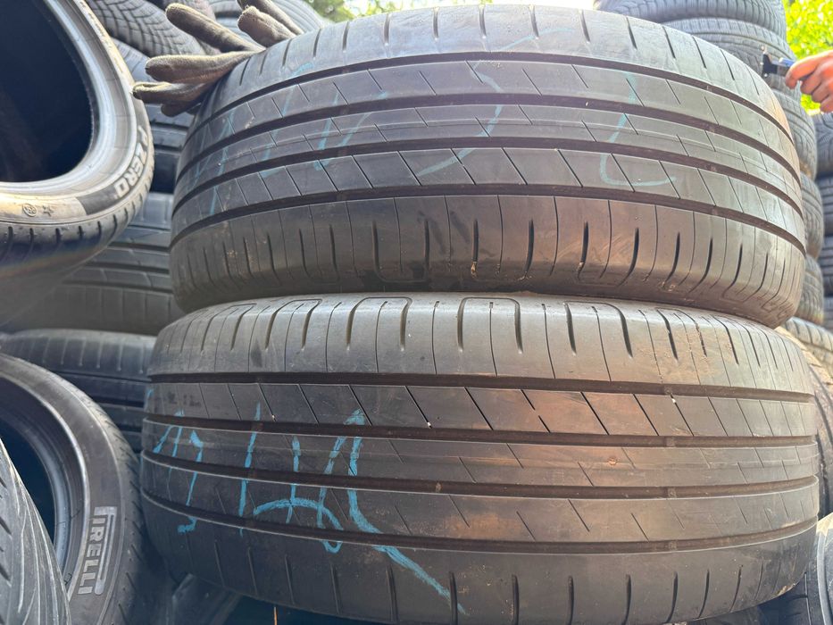 Para opon GoodYear EfficientGrip Performance 215/60r17 96H