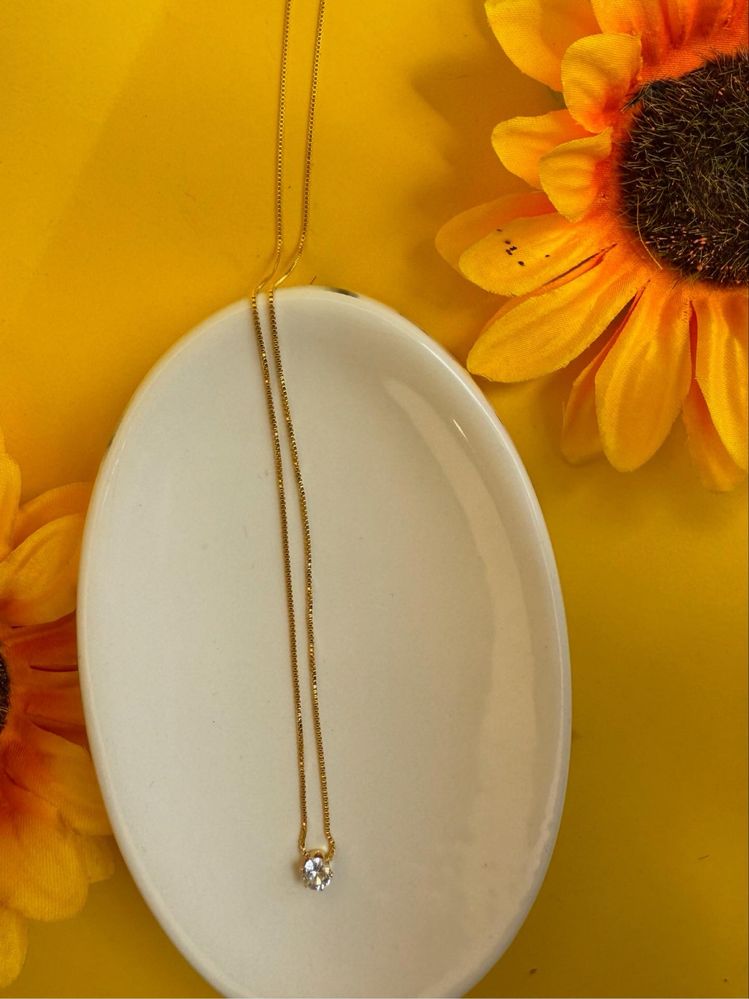 Semijoia colar ponto de luz com pedra de zirconia folheado a ouro