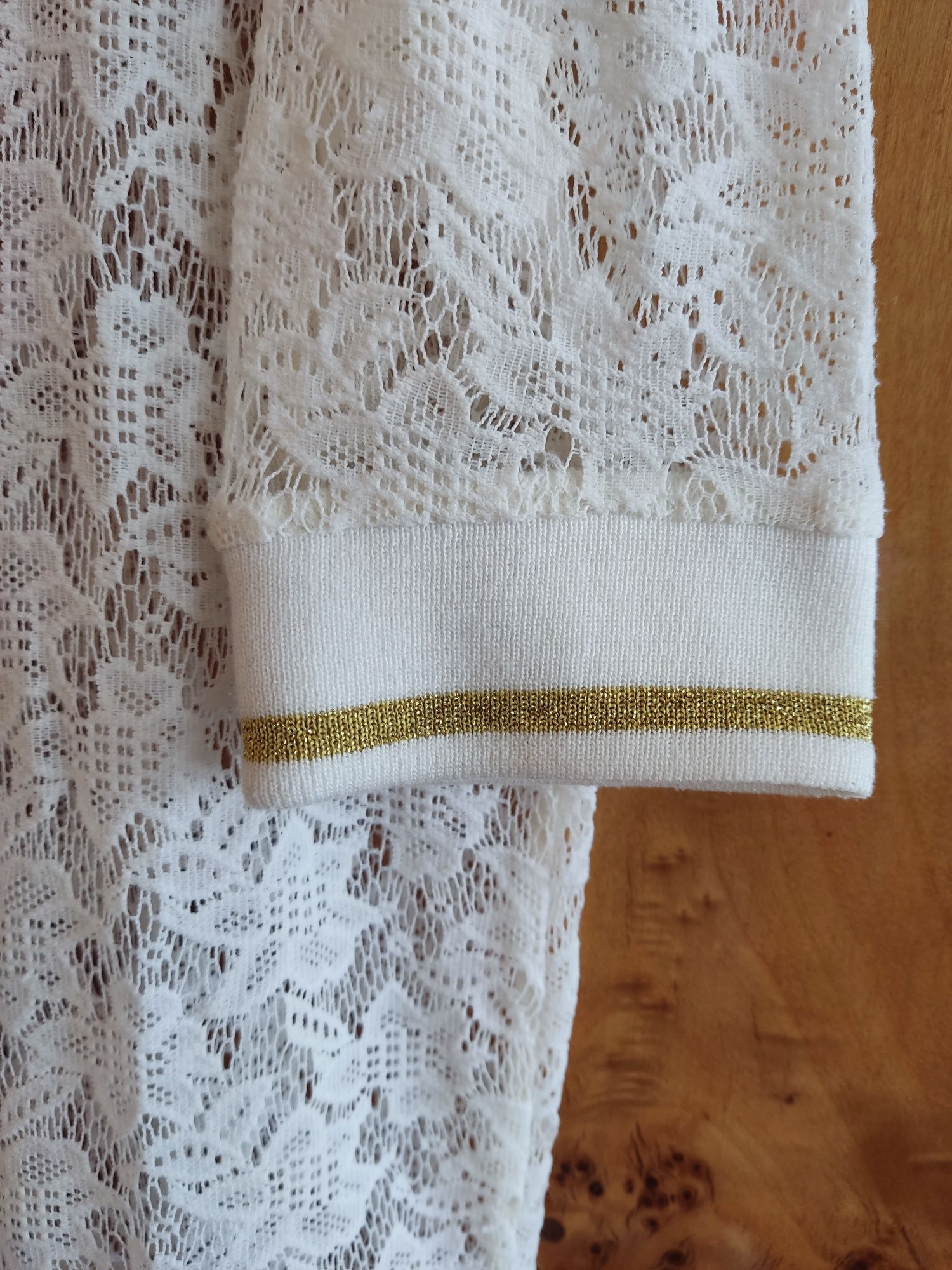 Biały koronkowy sweter kardigan