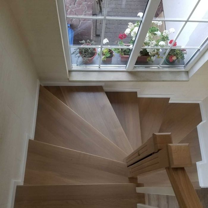 Сходи і комлектуючі з деревини, дуб, ясен, модрина